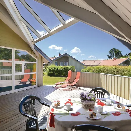 Five-bedroom Holiday In Gross Mohrdorf